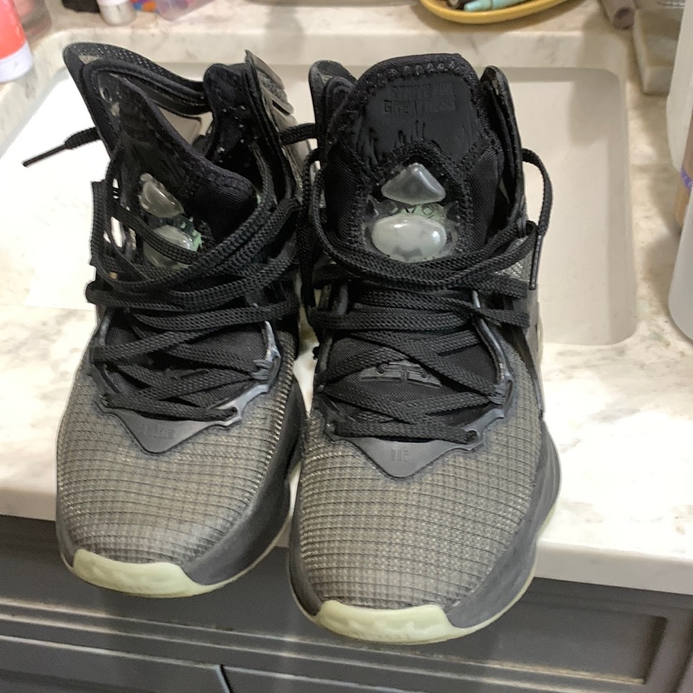 Nike Lebron James 19 shoes